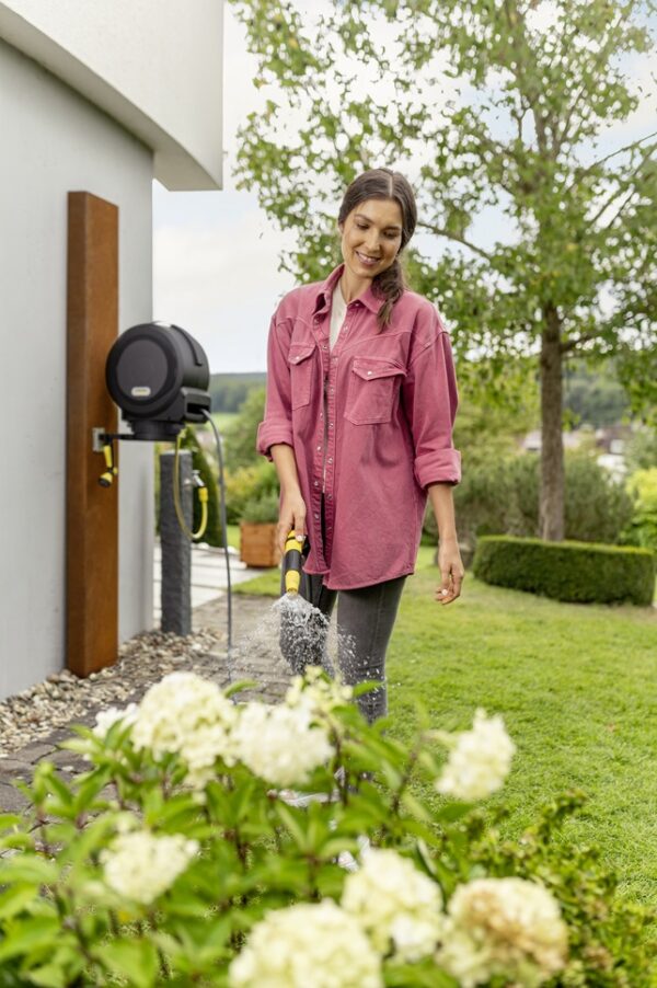 HBX_Automatic_garden_wall_bracket_app_05
